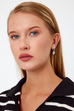 Beyaz Taşlı Kalpli Model Gümüş Küpe
