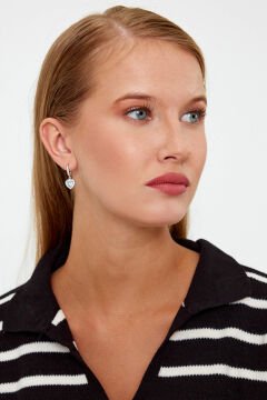 Beyaz Taşlı Kalpli Model Gümüş Küpe