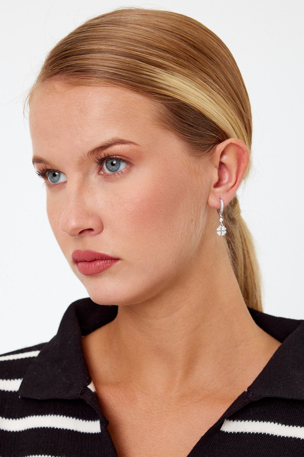 Yonca Model Gümüş Küpe