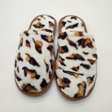 Beyaz Renk Leopar Desenli Kadın Terlik