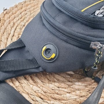 Küçük Boy Sarı Çizgi Detaylı Göğüs Çantası