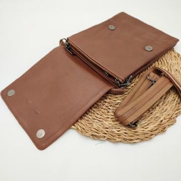 Klasik Mıknatıslı Kapaklı Deri El Çantası