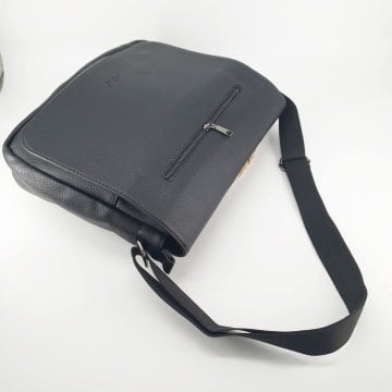 Yana Asılan Postacı Model Omuz Çantası