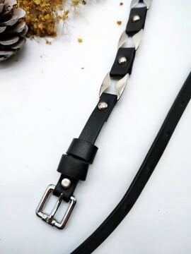 Kemerinde Metal Detaylı Gümüş Renk Tokalı Kadın Kemer