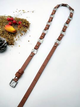 Kemerinde Metal Detaylı Gümüş Renk Tokalı Kadın Kemer Taba