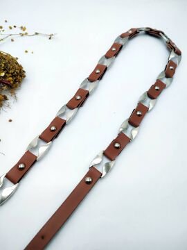 Kemerinde Metal Detaylı Gümüş Renk Tokalı Kadın Kemer Taba