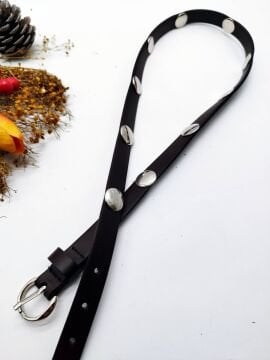 Yuvarlak Nokta Desenli Gümüş Renk Tokalı Kadın Kemer