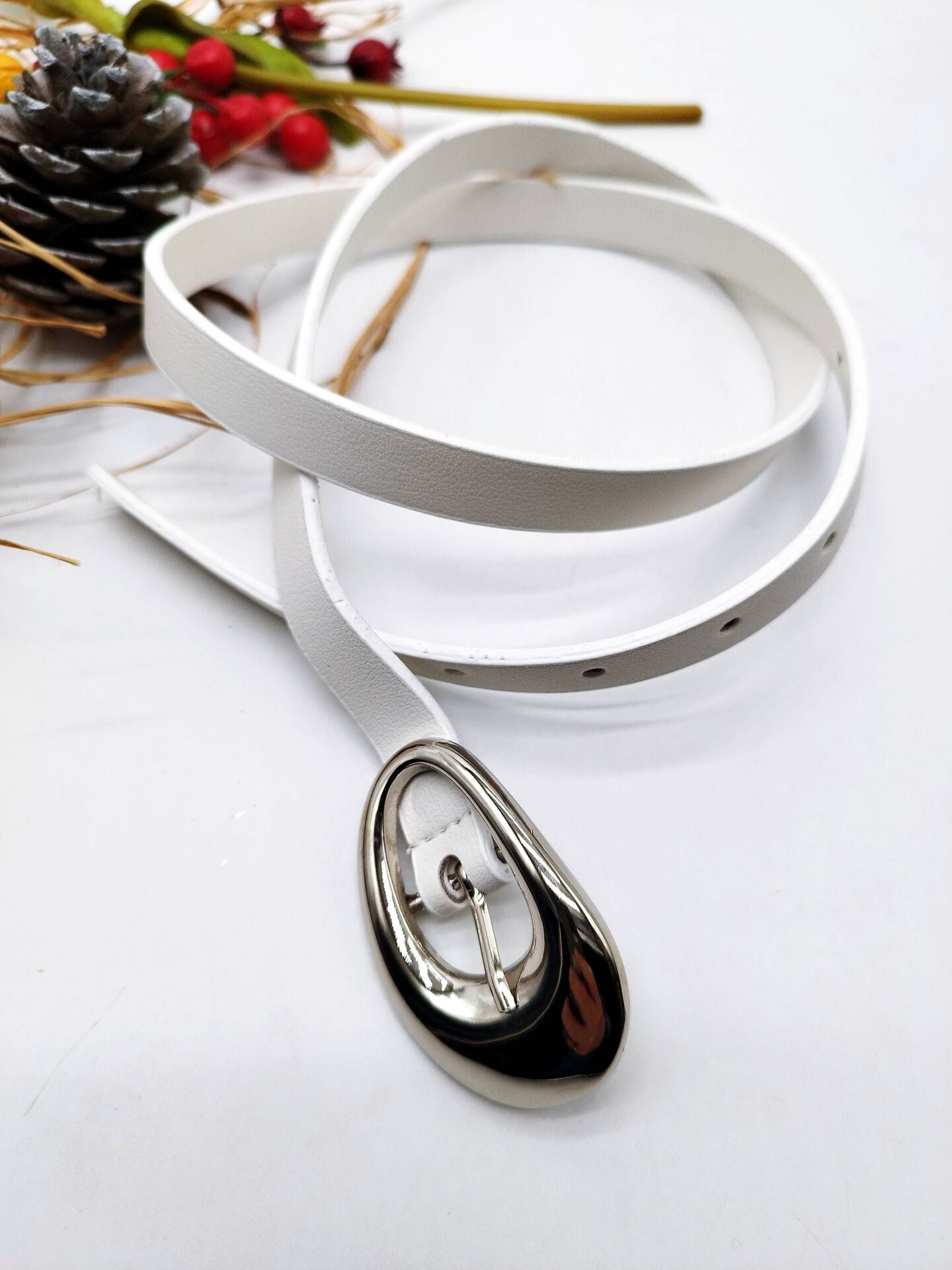 Yumru Model Gümüş Renk Tokalı Kadın Kemer