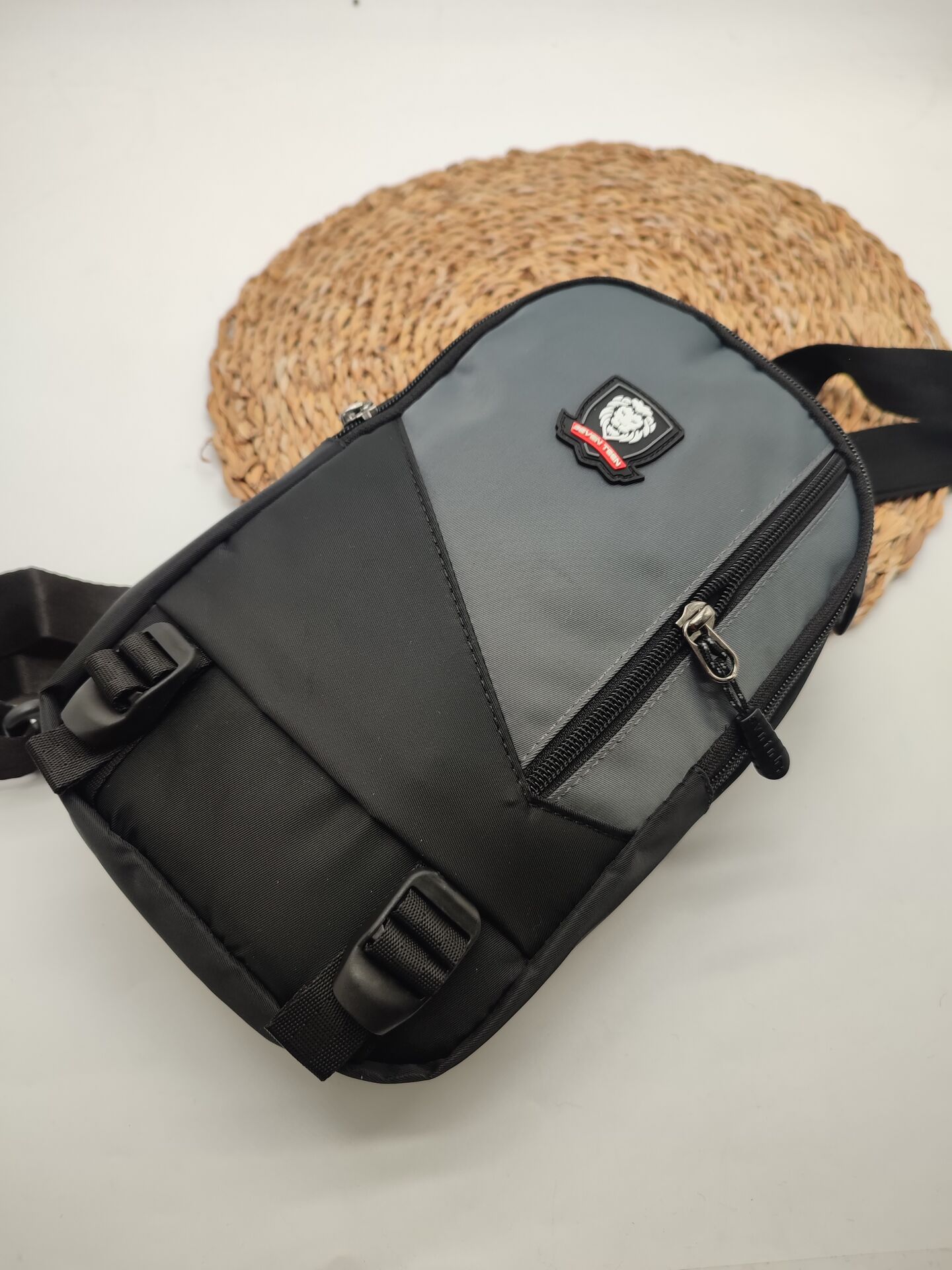 Orta Boy Omuz Ve El Çantası Göğse’De Takılabilir