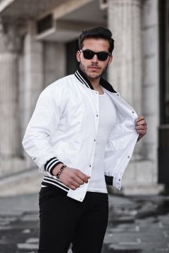 Göğsünde Amblem Detaylı Spor Model Kolej Mont Beyaz Renk