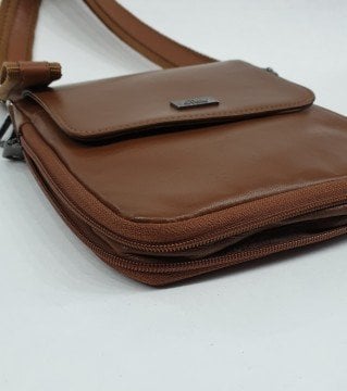 Küçük Boy Kapaklı Deri El Çantası