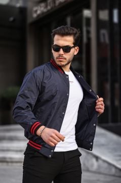 Göğsünde Kırmızı Renk Amblem Detaylı Spor Model Kolej Mont Lacivert Renk
