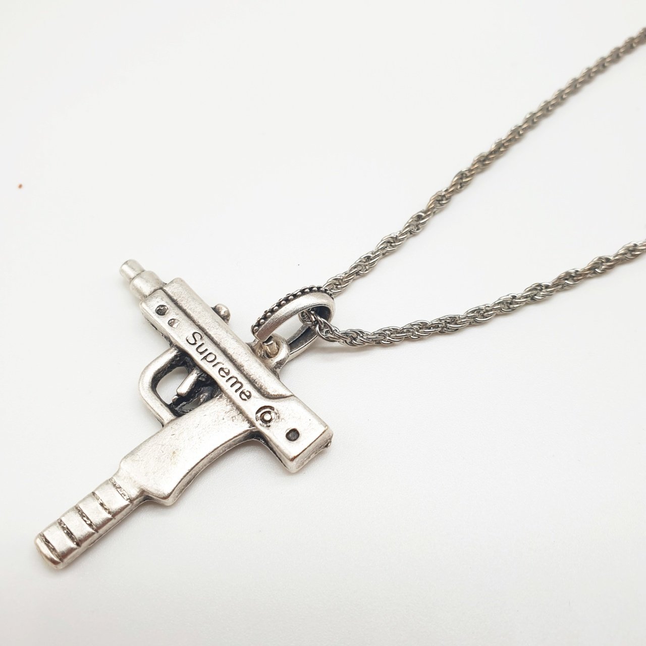 Uzi Model Kolye Beyaz
