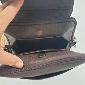 Yatay Model Kapalı Mıknatıslı Orta Boy El Çantası