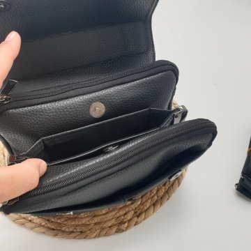 Yatay Model Kapalı Mıknatıslı Orta Boy El Çantası