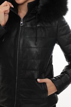 Kısa Model Tüylü Kapişonlu Şişme Kadın Mont