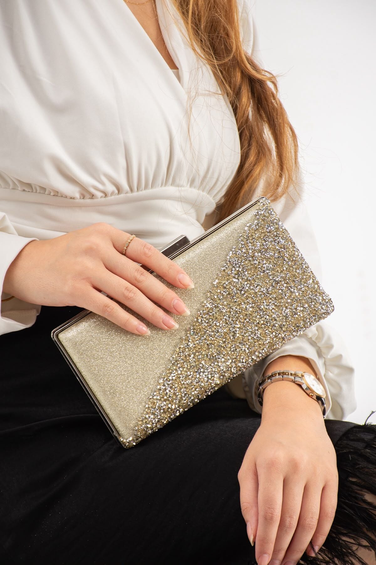 Kutu Model Dikey Taşlı Abiye Çanta Gold Renk