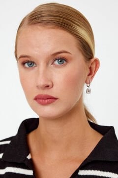 Kare Model Beyaz Taşlı Gümüş Küpe